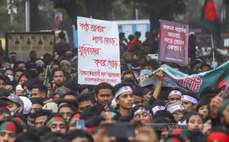 পালাবদলের নতুন বাঁকে রাজনীতির মঞ্চ