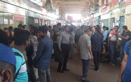 গাবতলীতে বেড়েছে যাত্রীর চাপ, নির্ধারিত সময়ে টার্মিনাল ছাড়ছে বাস