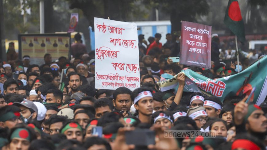 নির্বাচন ও সংস্কার নিয়ে ঐক্য খোঁজার মধ্যে নতুন বছরে রাজনীতিতে বদলের চ্যালেঞ্জও বড় হয়ে উঠতে পারে।