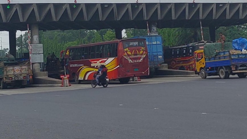প্রিয়জনদের সঙ্গে ঈদের আনন্দ ভাগাভাগি করে নিতে নাড়ির টানে বাড়ি ফিরছেন ঘরমুখো মানুষ