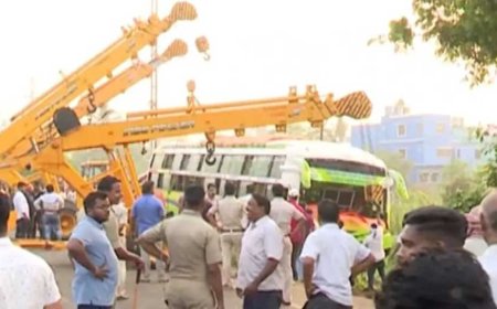 ওড়িশায় দুর্ঘটনায় ‘বাংলাদেশি তীর্থযাত্রীদের’ বাস, নিহত ১