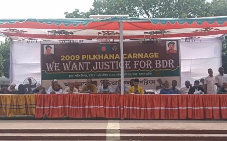 ২ দফা দাবিতে শহীদ মিনারে ‘বিডিআর কল্যাণ পরিষদের’ অবস্থান