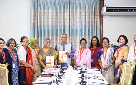 প্রধান উপদেষ্টার হাতে নারী বিষয়ক সংস্কার প্রতিবেদন হস্তান্তর