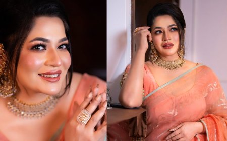 হালকা রঙা শাড়ি, মিষ্টি হাসিতে অপরূপা বাঁধন