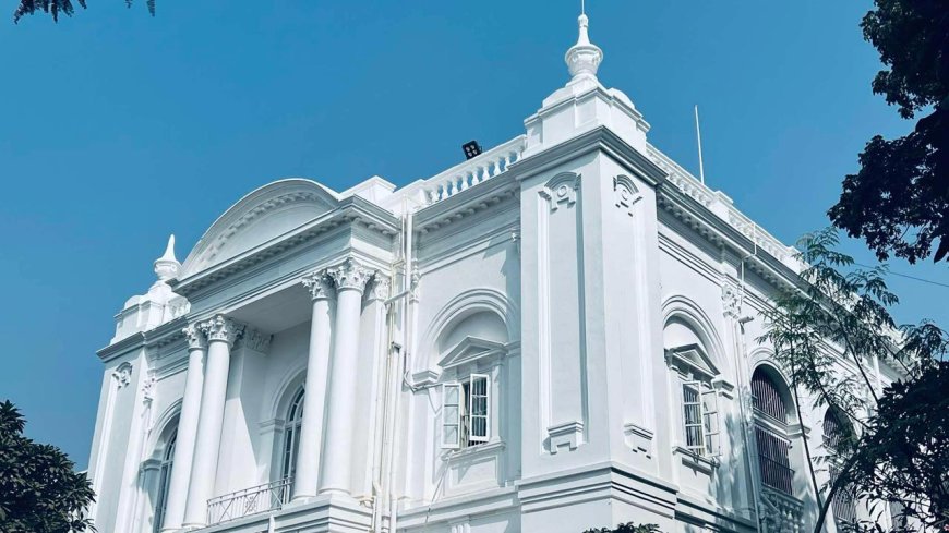 পদত্যাগ করতে ৫ আগস্ট শেখ হাসিনার পা ধরেছিলেন শেখ রেহানা