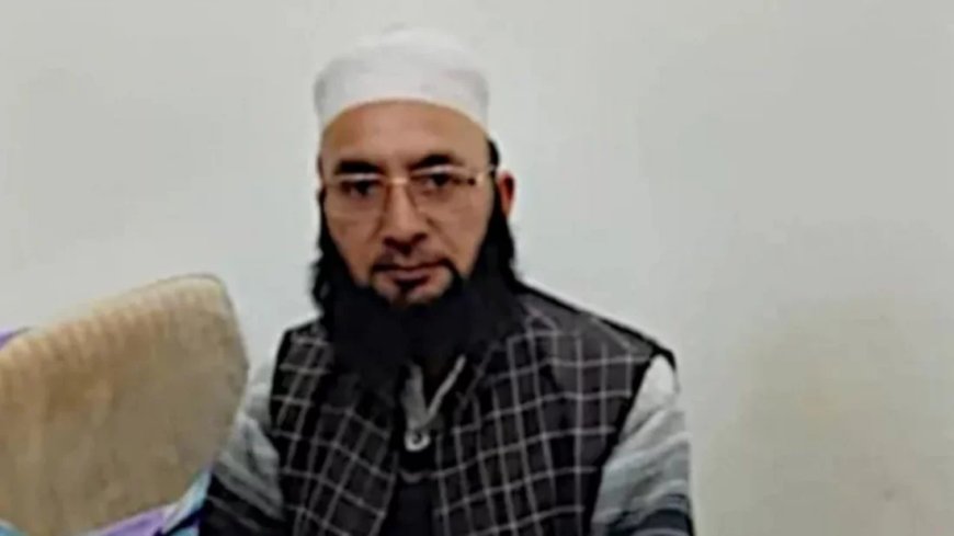 কাশ্মীরে নিহত মাদ্রাসার শিক্ষকে ‘সন্ত্রাসী’ আখ্যা দিয়ে ভারতীয় মিডিয়ার প্রচারণা