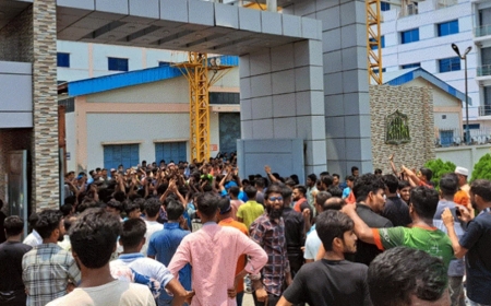 কুষ্টিয়ায় বেতন বৈষম্যে শ্রমিক আন্দোলন উত্তাল, দুই কারখানায় ছুটি ঘোষণা