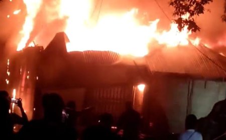 টাঙ্গাইলে আগুনে পুড়ল ৫ দোকান