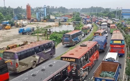 যমুনা সেতুতে দুর্ঘটনায় পাঁচ গাড়ি বিকল, ২০ কিলোমিটার যানজট