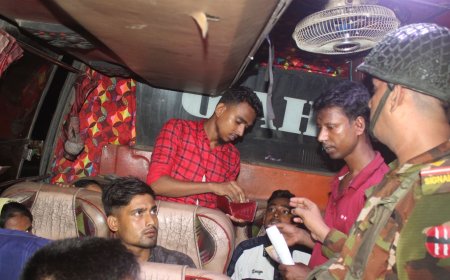 সেনাবাহিনীর অভিযানে ভাড়ার অতিরিক্ত অর্থ ফেরত পেলেন ১৪৮ যাত্রী