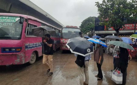 ঢাকায় সকাল থেকে বৃষ্টি, জনজীবনে দুর্ভোগ