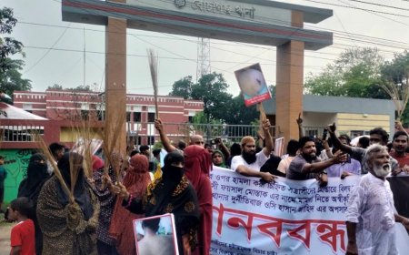 মামলা থেকে বৈষম্যবিরোধী নেতার নাম বাদ দেওয়ার অভিযোগ, বিএনপির ঝাড়ুমিছিল