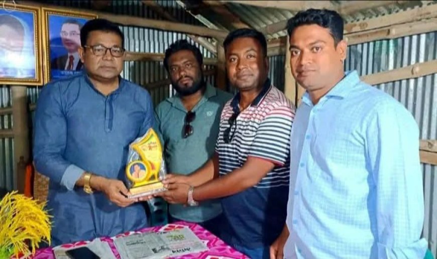 জনপ্রিয় কন্ঠশিল্পী মনির খানকে সম্মাননা প্রদান