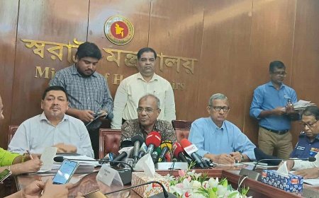 সারাদেশে ৩৩ হাজার মণ্ডপে দুর্গাপূজা, মদ-গাঁজার আসর বন্ধ রাখতে স্বরাষ্ট্র উপদেষ্টার নির্দেশ