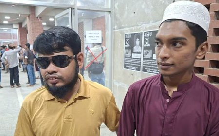 বন্ধুর সহায়তায় জীবনে প্রথম ভোট দিলেন দৃষ্টিপ্রতিবন্ধী আইয়ুব আলী, জানালেন অভিজ্ঞতা
