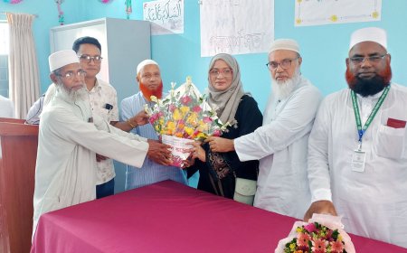 বকশীগঞ্জে নবনির্বাচিত সভাপতিকে ফুলেল শুভেচ্ছা