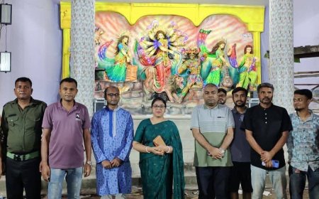 **শৈলকুপা পৌরসভার সব দুর্গামন্দির পরিদর্শন করলেন ইউএনও স্নিগ্ধা দাস**