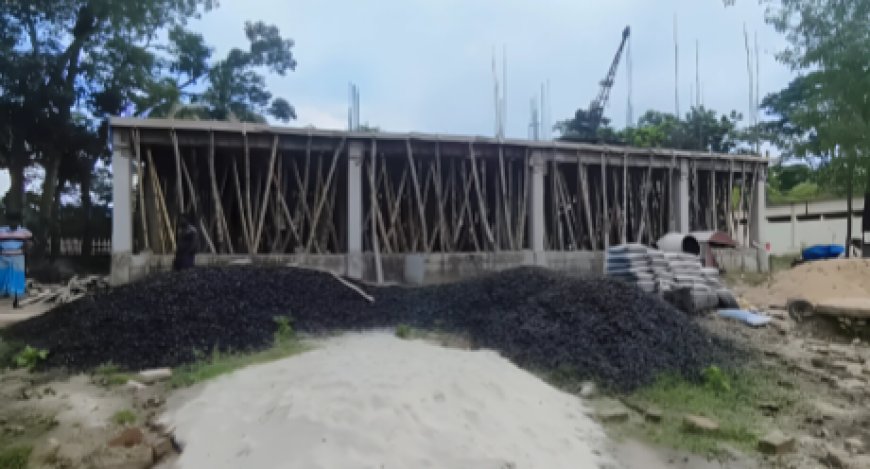 কলাপাড়ায় বিদ্যালয়ের ভবন নির্মান কাজের অনিয়মের অভিযোগ।