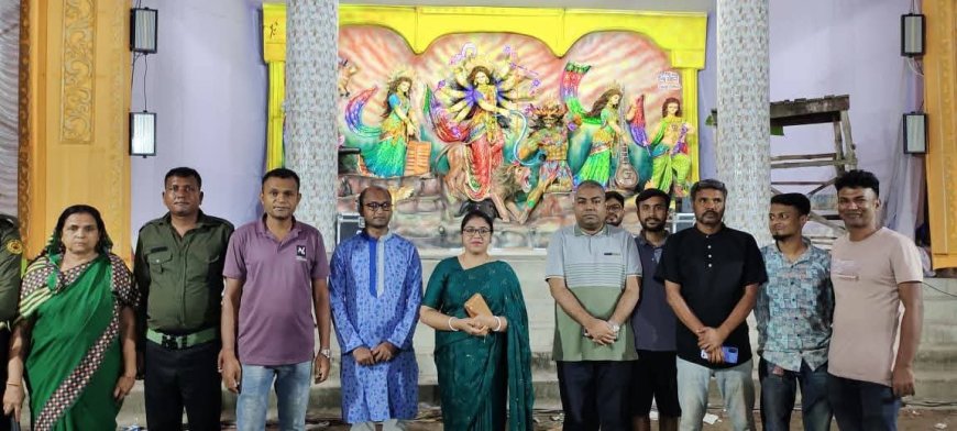 **শৈলকুপা পৌরসভার সব দুর্গামন্দির পরিদর্শন করলেন ইউএনও স্নিগ্ধা দাস**
