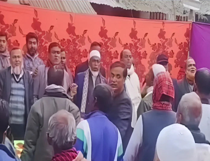 পটুয়াখালী-৩: বিদ্রোহী প্রার্থীর পক্ষে বিএনপি নেতাকর্মীদের শপথ পাঠ
