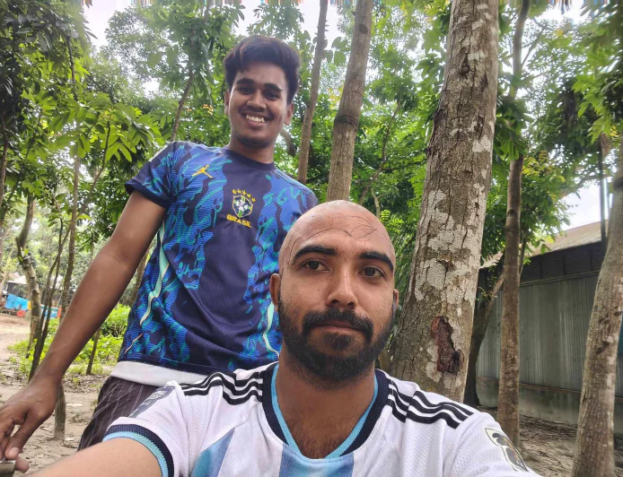 বকশীগঞ্জে ব্রাজিল ম্যাচ জেতায় মাথা ন্যাড়া করলেন আর্জেন্টিনার সমর্থক