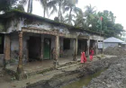 গলাচিপায় ঘেরের পানি সরাতে স্কুলের মাঠ ও রাস্তা কেটে ফেললেন ইউপি সদস্য।